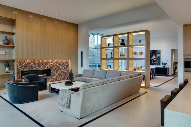 Police delia priestor na praktické nápady pri zariaďovaní