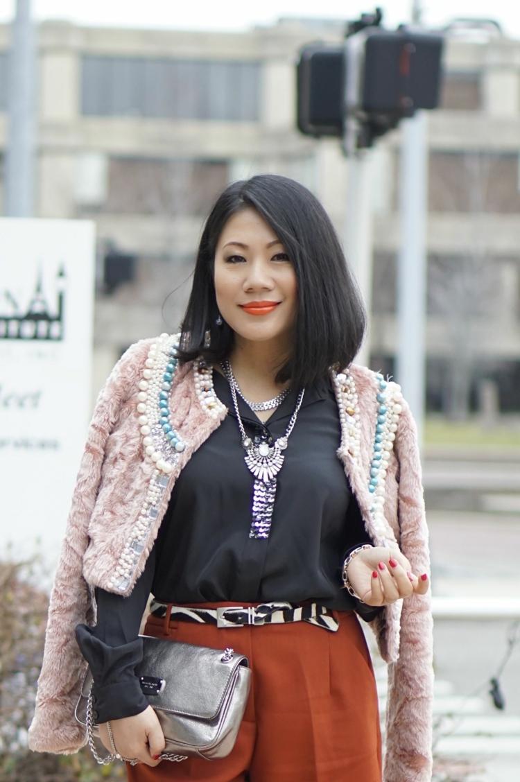 Opasky kombinujú leopardie doplnky a nohavice k zime