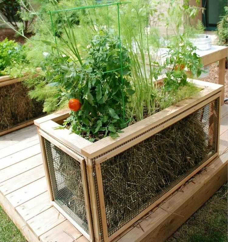 Záhradníctvo na balíkoch slamy zelenina-bylinky-záhon-design-rám-rekvizita