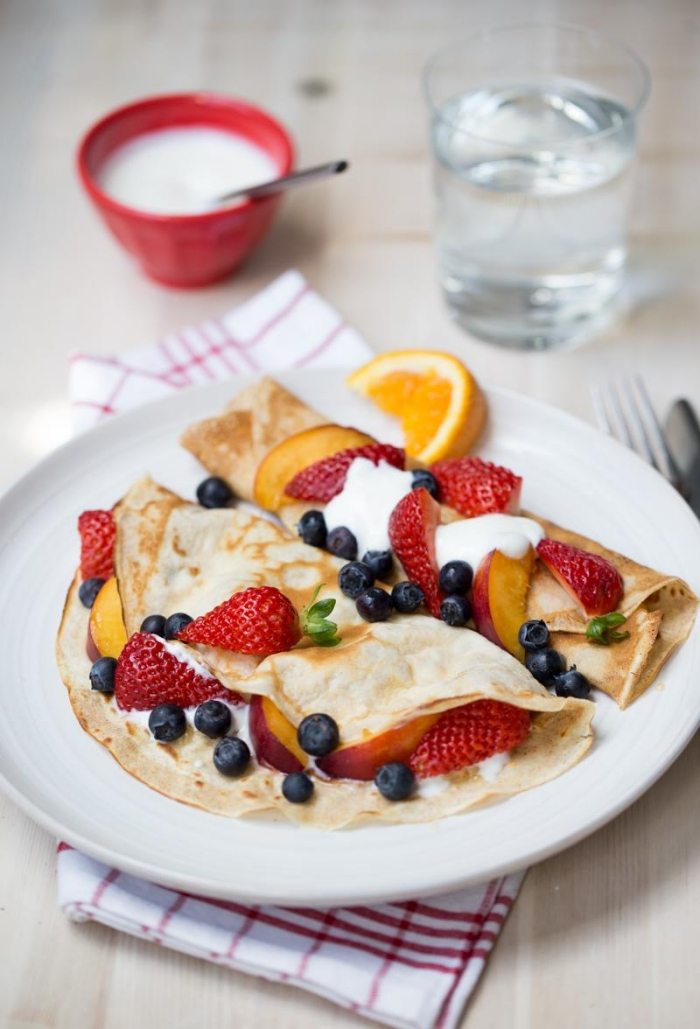 Škoricovo-palacinkové-orechové maslo-letné ovocie-chutné-recepty-raňajky