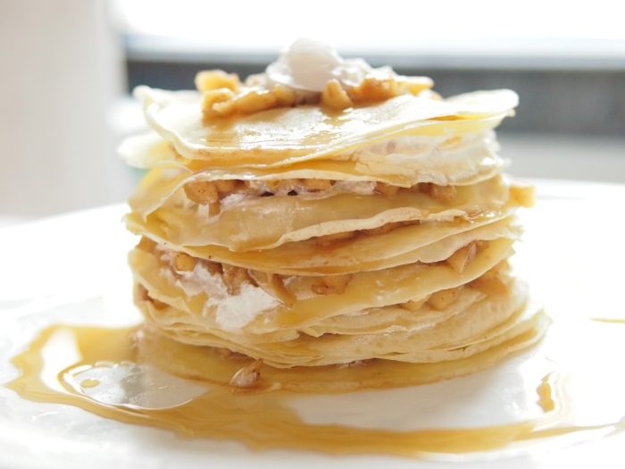 oplatky-tenké-palacinky-koláče-sirup-orechy-posypané-cukrom-recepty