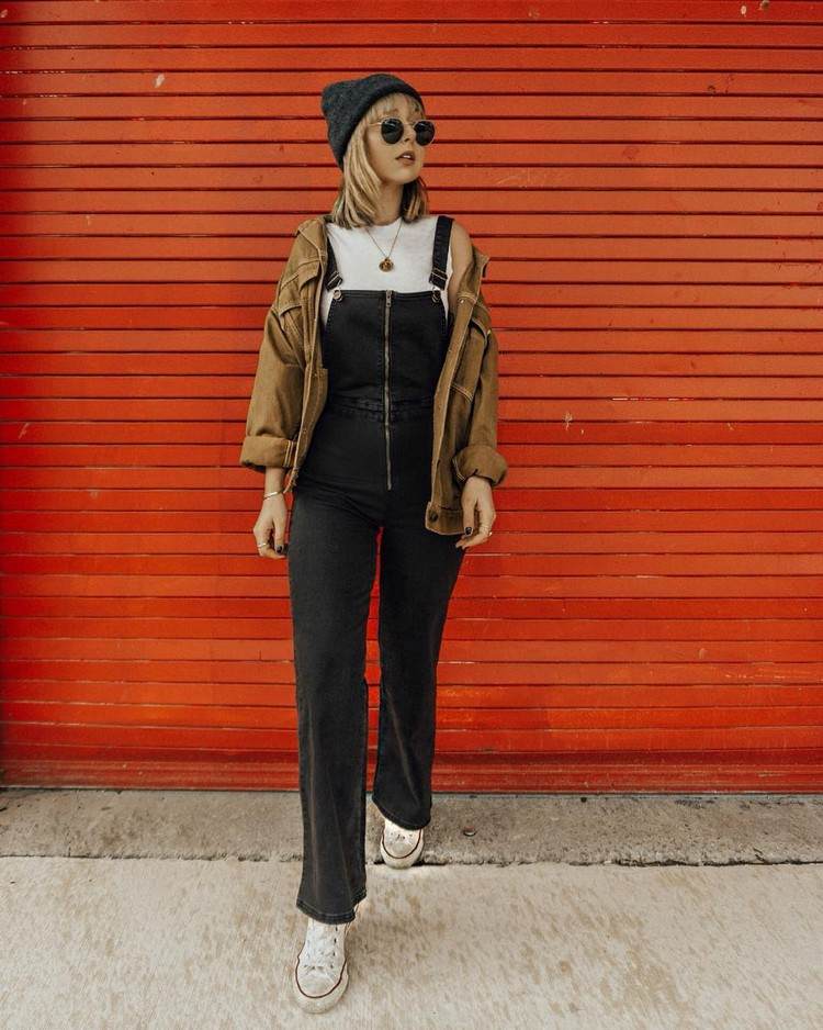 Džínsová kombinéza kombinuje oblečenie v štýle grunge módny trend 2021