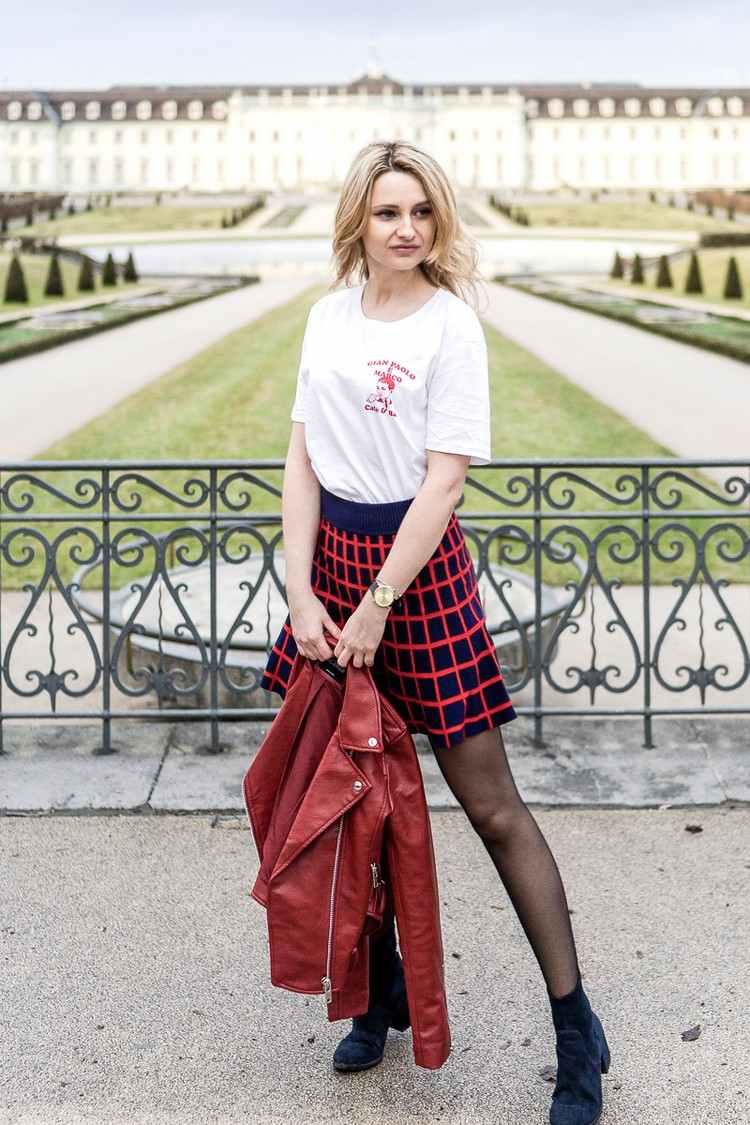 kockovaná sukňa kombinuje módny trend oblečenia v štýle grunge 2021