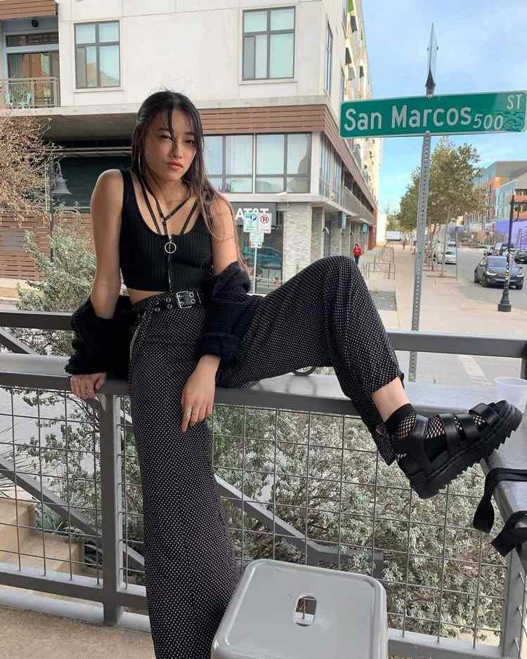 Nápady na outfit v štýle Grunge Kombinácia džínsov