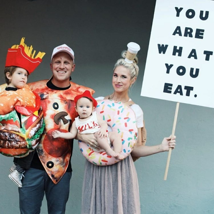 skupinové kostýmy-karneval-rodina-rýchle-občerstvenie-nápady-šiška-pizza-hambuger