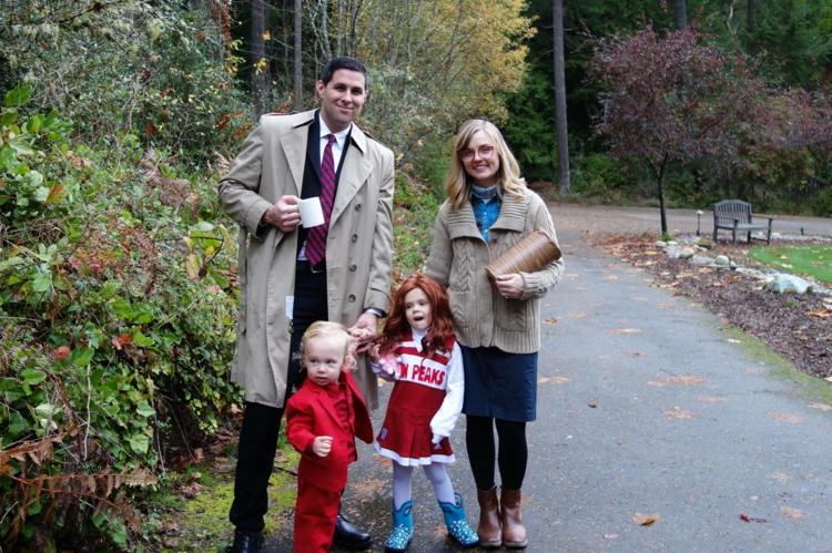 skupinové kostýmy-karneval-rodina-bednár-detektív-deti-dospelí