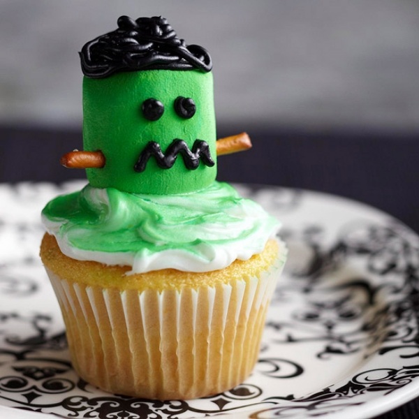 Halloween-stravovanie-foodstyling-triky-zombie-muffin-zelené-farbenie potravín