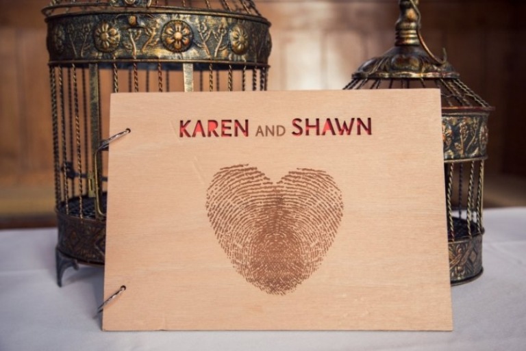 Kniha návštev-svadba-vinobranie-odtlačok prsta-správa