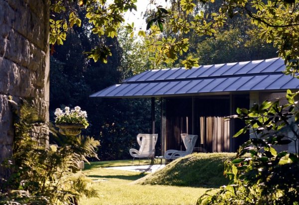 moderné elegantné akrylové záhradné stoličky moderne-elegantné-akrylové-stoličky-záhrada