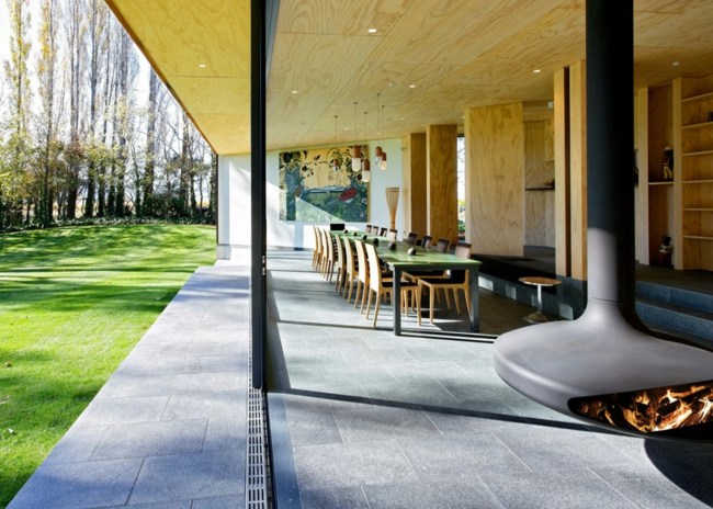 Penzión s kamennou dlažbou má krásnu krajinu krásny vidiek voľne stojaci krb Austrália