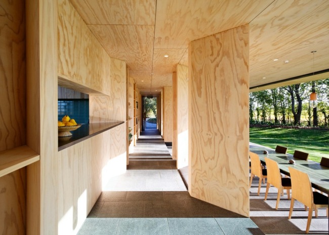 Drevené obklady stien penziónu Weinhof