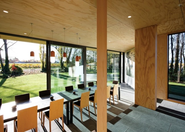 Weinhof penzión jedálenský kút drevené stropné panely