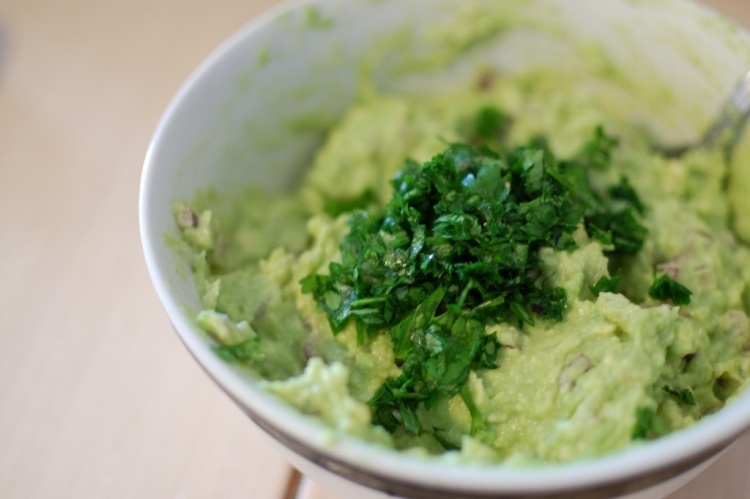 Pripravte si guacamole-avokádo-dip-6