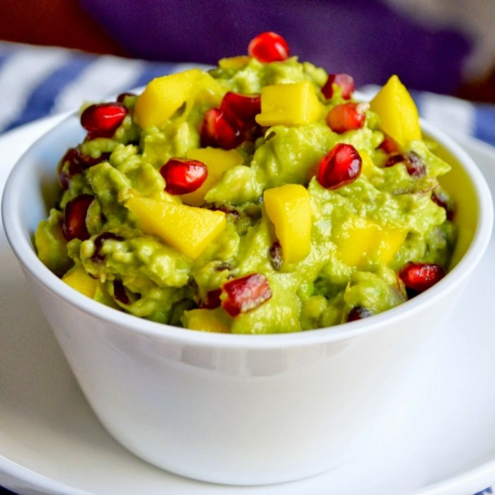 Ananásové mango guacamole