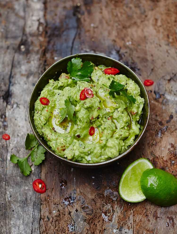 Recept na guacamole od Jamieho Olivera avokádovo-limetkovo-čili