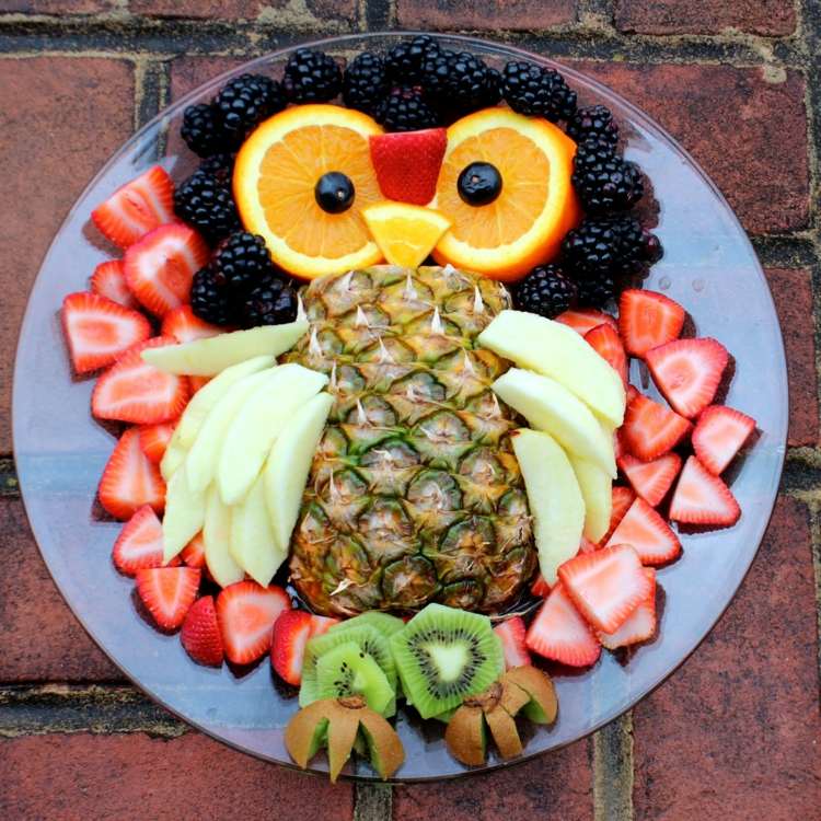sova-ovocie-tanier-ananás