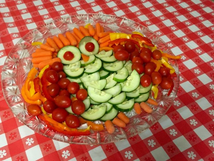 zeleninový tanier-sova-uhorka-mrkva