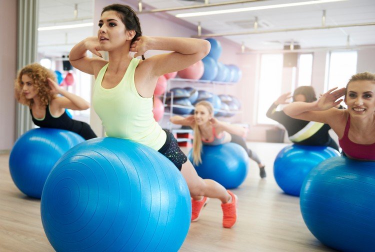 Ischias cvičí gymnastický tréning chrbta s vlastnou váhou