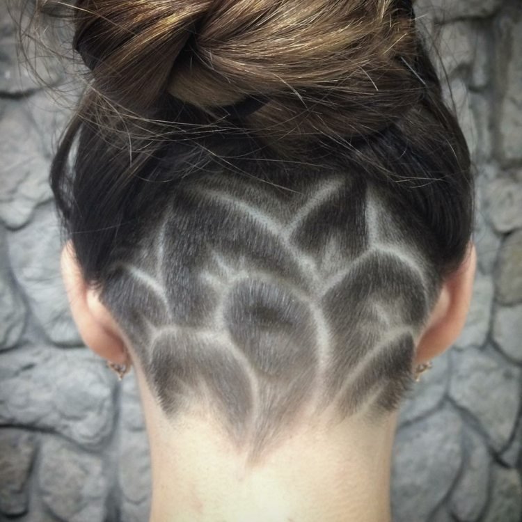 podrezané ženy dlhé vlasy drdol kmeňový fisur vzor