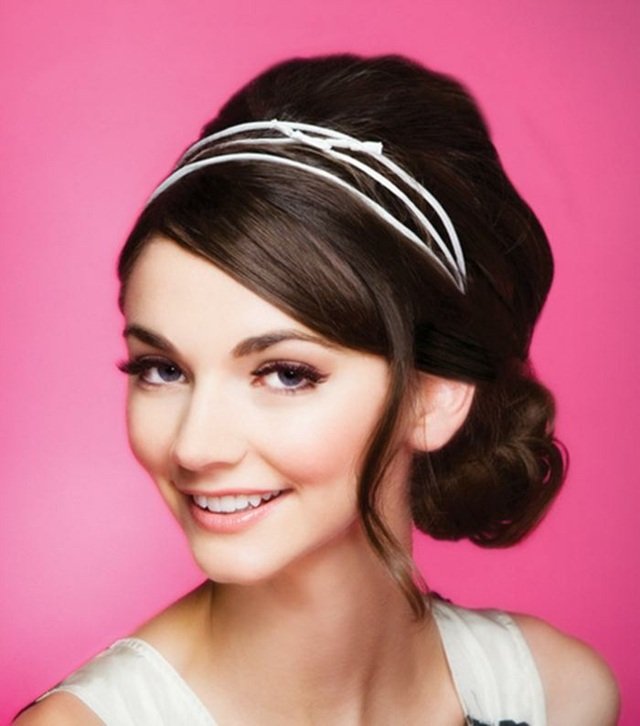 Retro vzhľad s čelenkami ako updo retro účesová gumička do vlasov triple up
