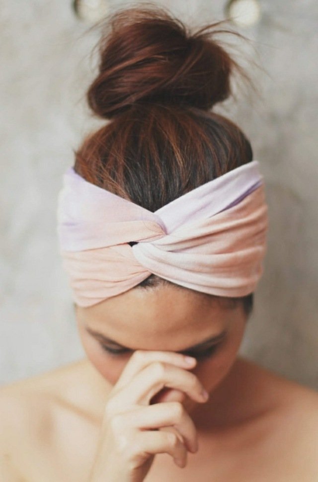 Tento typ čelenky sa veľmi dobre hodí aj k účesu drdolu turban móda každodenné cross tkanina športové