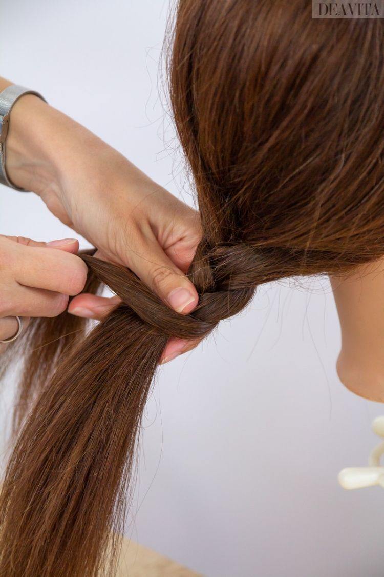 zapletanie vlasov urobením účesu vytiahnite pramene cez seba