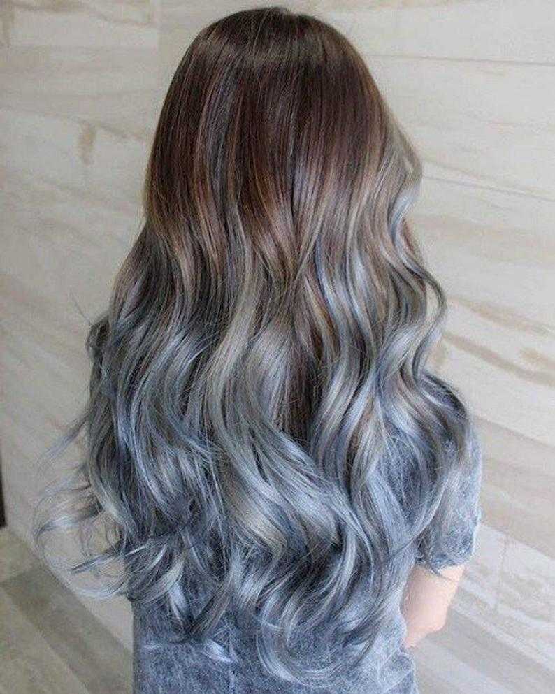 Ombre vzhľad strieborné pramene trendy vlasy vlasy babička