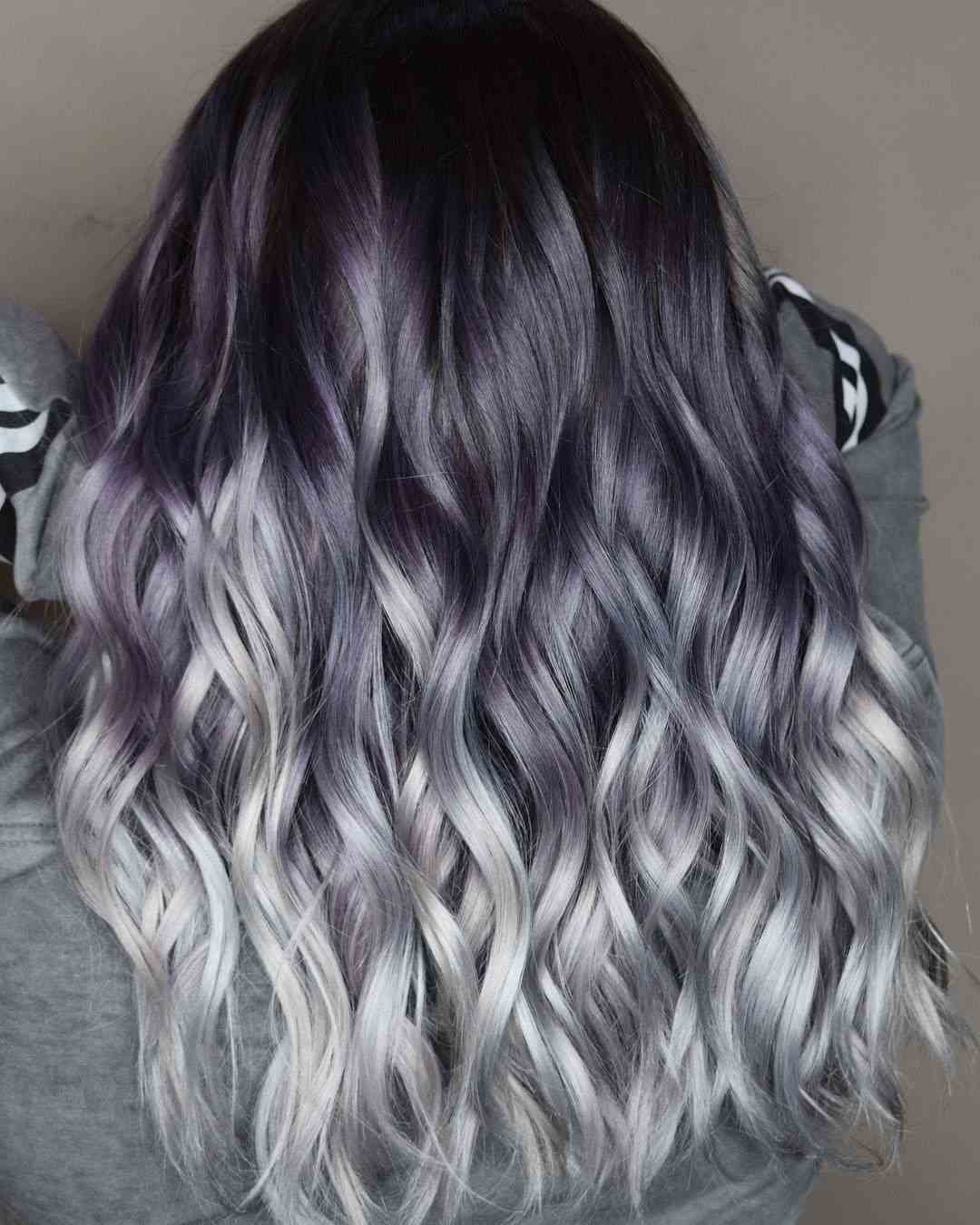 Šedá purpurová farba vlasov ombre vzhľad trend vlasov vlasy babičky
