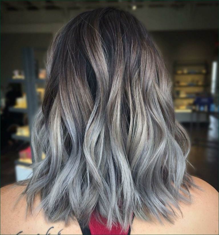 sivé modré vlasy ombre vzhľad vlasové trendy dlhé účesy účesy účes Bob