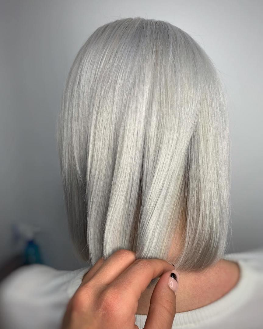 Farbenie blond vlasov sivé bez odfarbovania vlasov krátky strih bob