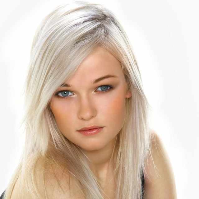 chladnejší tón pleti platinové blond vlasy Výber farby vlasov pre porcelánový tón pleti