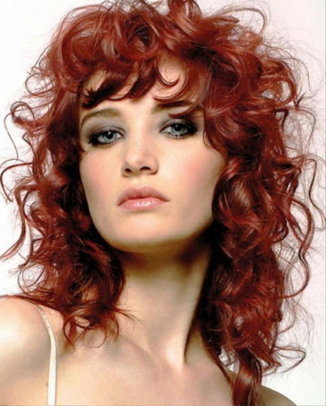 Kučery trend červených vlasov 2014 svetlejší-tón-pokožky-perm-ryšavá-farba-vlasov