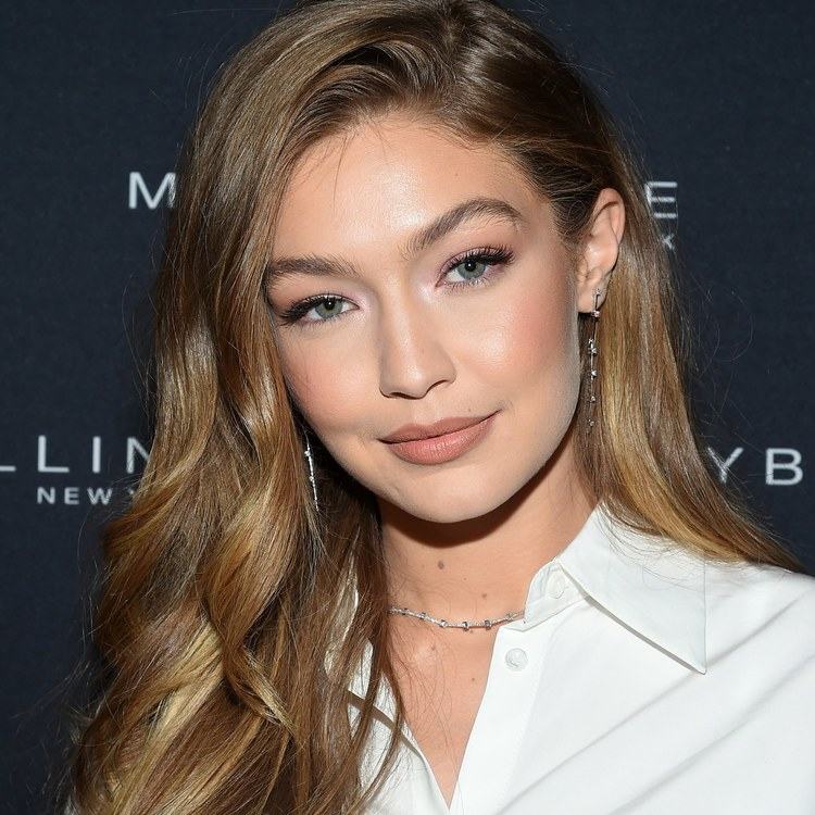 Účesy Gigi Hadid Účesy Bronde Hair Blond Brown Balayage