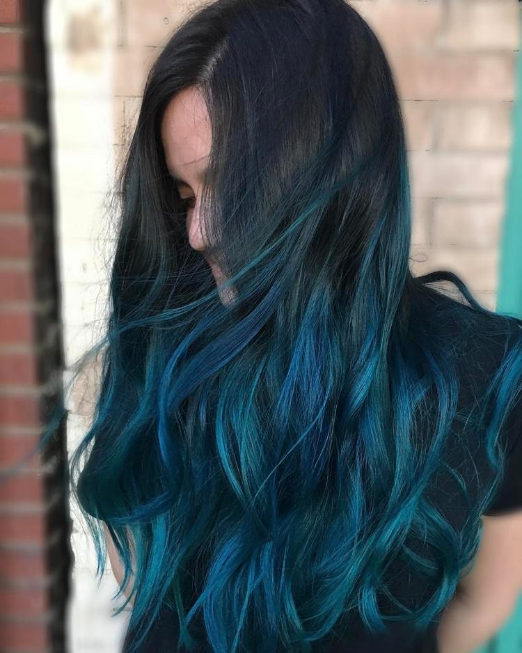 Trendy v farbe vlasov Ženy čierne modré vlasy Ombre