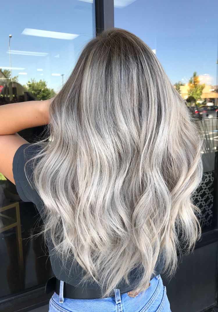 Hubové blond vlasy Trendy farby vlasov 2020 ženy