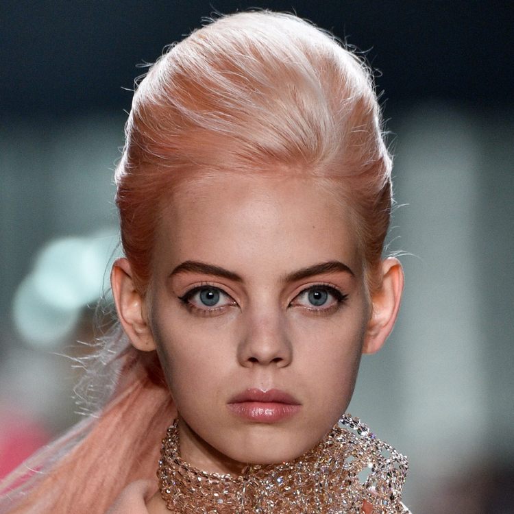 Trend farby vlasov broskyňový korál Marc Jacobs jar 2019