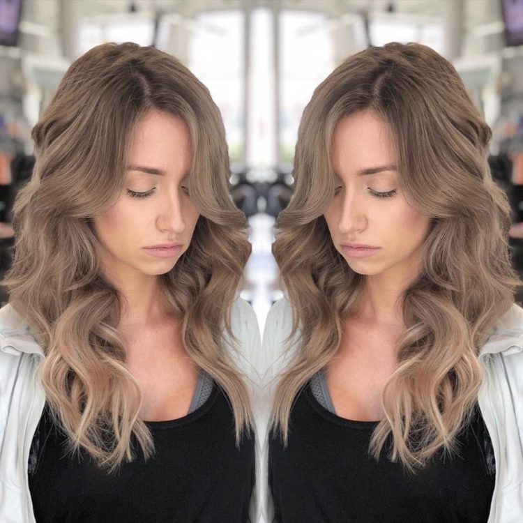 trendy farby vlasov 2019 ženy Hubová blond svetlo hnedá