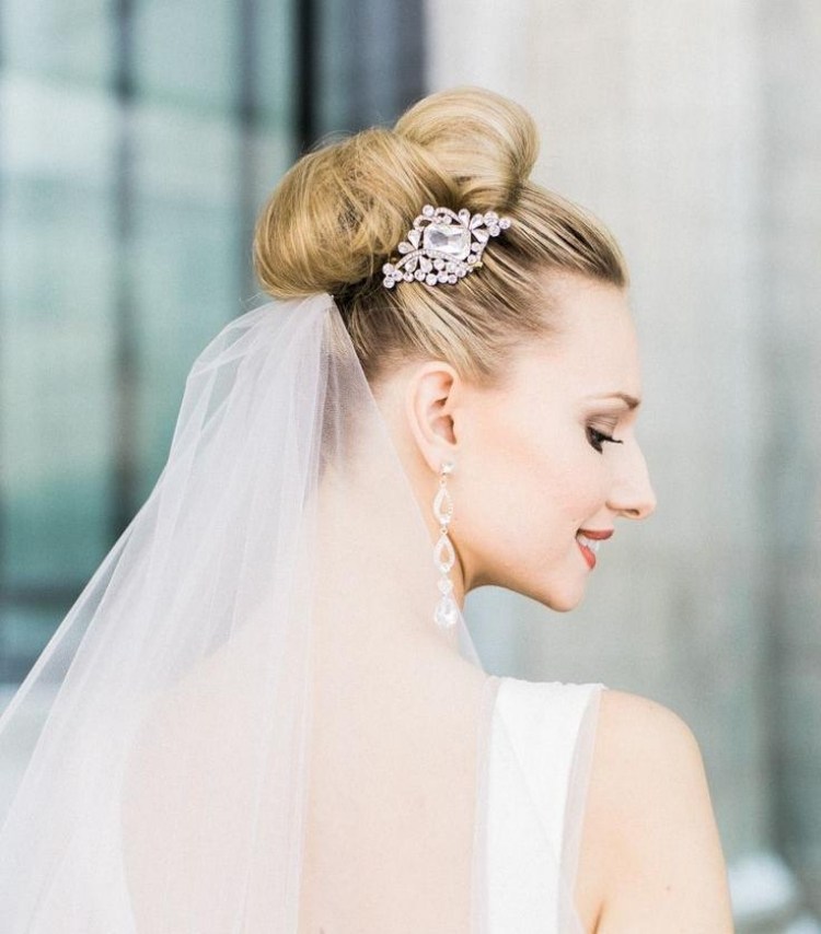 vlasové doplnky-svadba-updo-drdol-závoj-hrebeň na vlasy