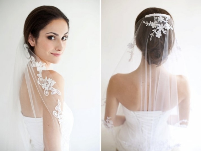 Svadobný závoj zdobený dekoratívnymi motívmi - elegantný kolíčkový účes Závoj-ozdoba-s-kvetinovými-aplikáciami-úzke-perleťové čelenky