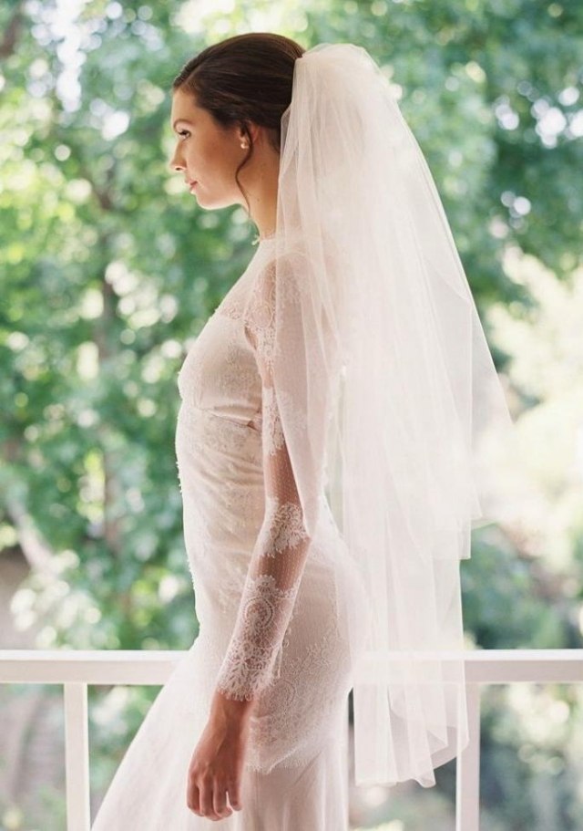 Klasické svadobné doplnky k svadobným šatám-dlhý svadobný závoj z tylu Svadobné závoje-aktuálne-trendy-zvýraznenie-set-svadobné-šaty-móda