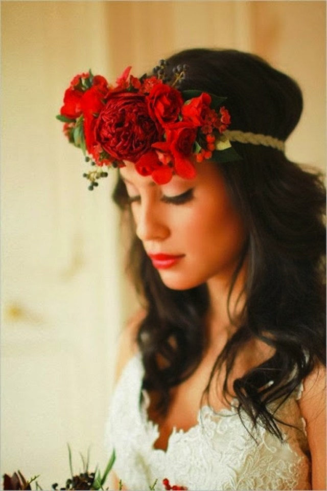 Doplnky do vlasov pre svadobný účes vašich snov - romantický veniec s ružami romantický-ružovo-kvetinový veniec-vlasové doplnky-aby zodpovedali svadobnému štýlu