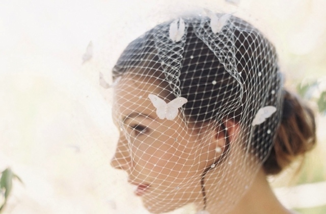 Doplnok do vlasov pre perfektný svadobný sieťový závoj s aplikáciami motýľov svadobný účes-sieťový závoj-dekoratívne-motýle-svadobná móda-nadčasová