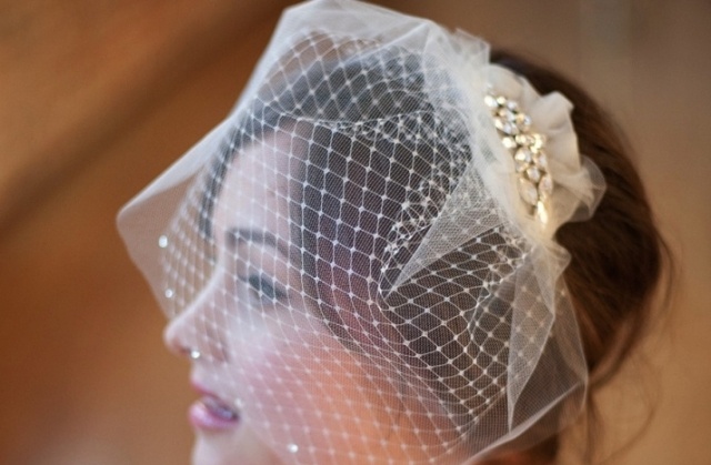 Kryštály čelenky a aplikácie čipiek v súčasnej dobe pre svadobný závoj Vlasové doplnky-dokonalosť-sieť-kvetina-fascinátor-trendy-svadobné doplnky