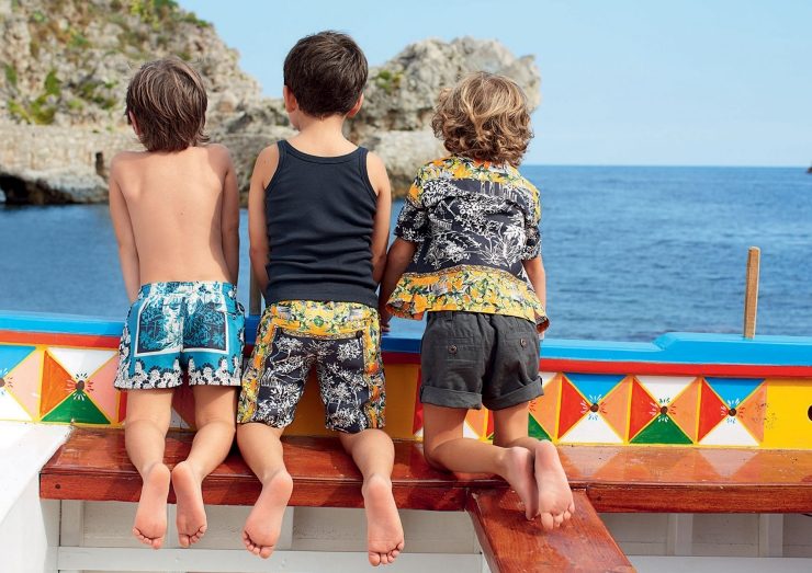 Detské účesy pre chlapcov - nechajte dlhšiu zadnú časť Strihy-účesy pre deti-chlapci-účesy-chrbát-tri-rôzne