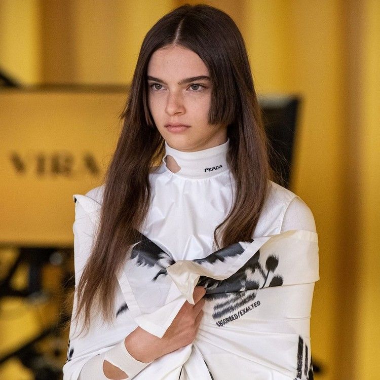 Trendy vlasov 2021 Týždeň módy s účesom Prada Pony