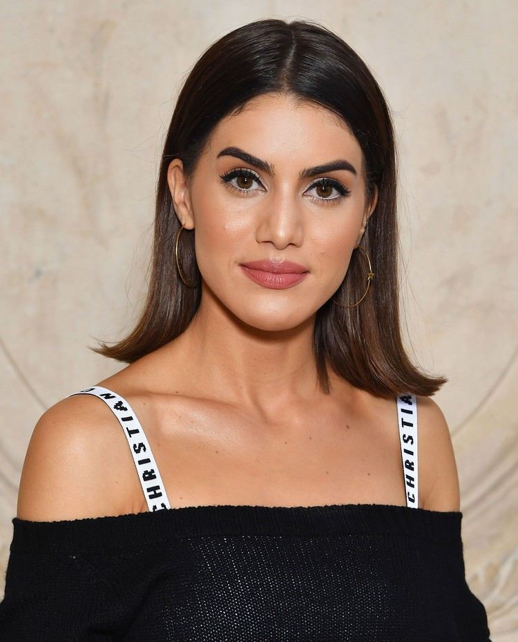 Vyklopený účes Účesy s dlhými bobmi a strihmi vlasov na jeseň 2020