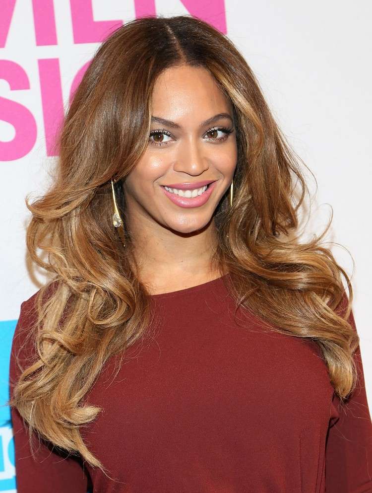 Účesy Beyonce Trendy v farbení vlasov karamel blond blond Balayage jeseň 2020