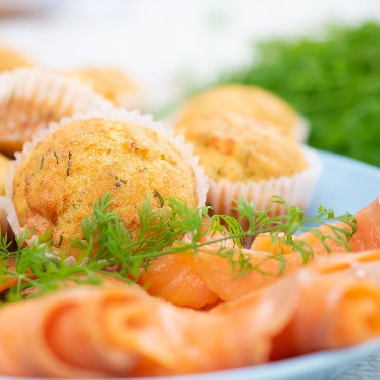 Pripravte si výdatné muffiny s lososom a creme fraiche základným receptom