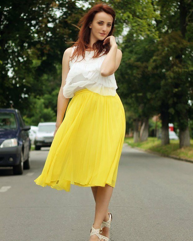 Vzdušná žltá sukňa vhodná na leto midi polodlhé sukne, žlté kolená
