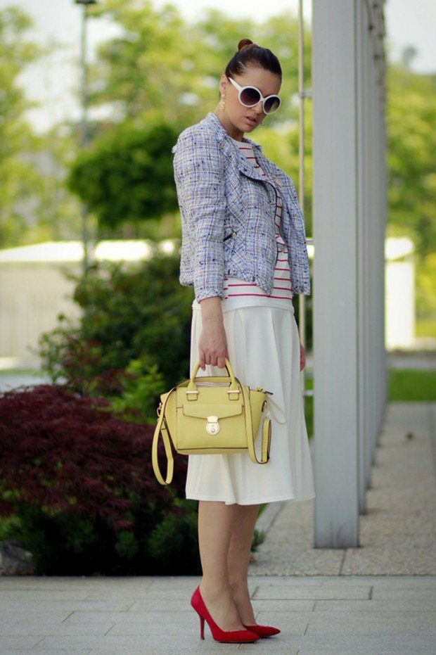 Tiež zodpovedajúca sukňa do kancelárie - kombinovaná s kostýmovou bundou kancelársky kostým biela sukňa červené topánky elegantné